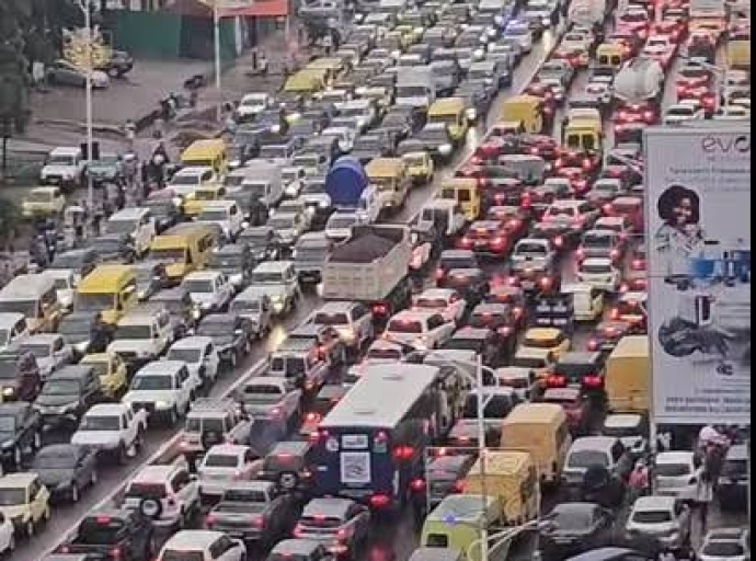 Embouteillages/Kinshasa paralysée : quand l’État abdique face au chaos